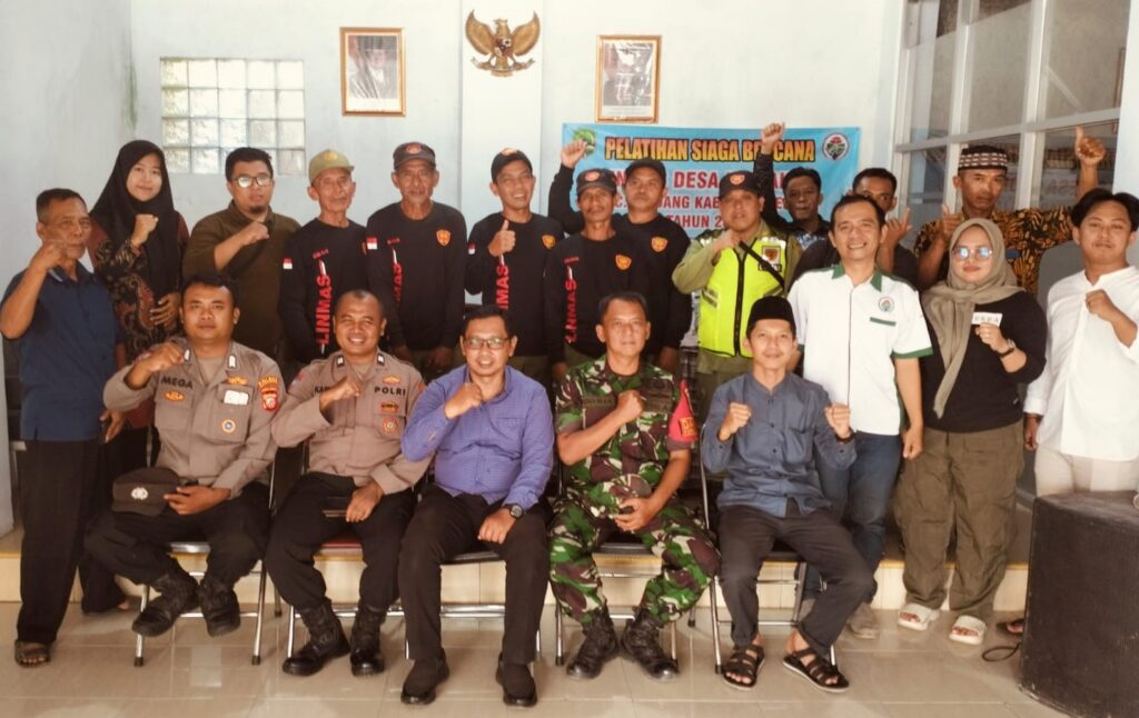 Desa Indrakila bekerja sama dengan tenaga ahli dari Badan Penanggulangan Bencana Daerah (BPBD) untuk memberikan edukasi kepada masyarakat terkait dengan siaga bencana.